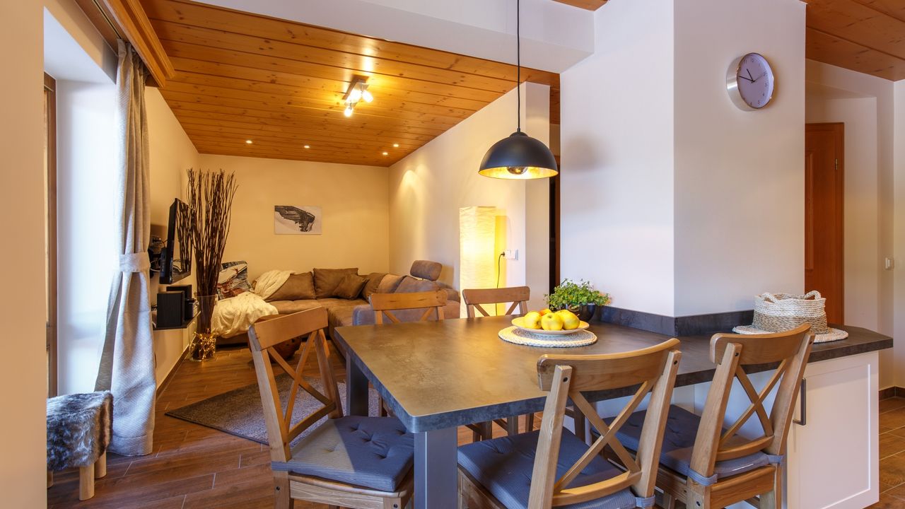 Wohnbereich und Essplatz Fewo Hochfelln Wohnbereich und Essplatz Fewo Hochfelln